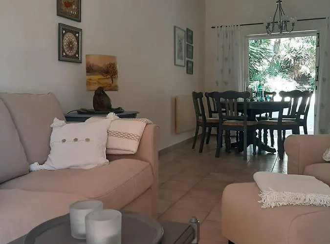 Limnaria Deluxe Maisonette 파포스