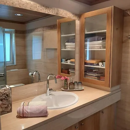 Limnaria Deluxe Maisonette